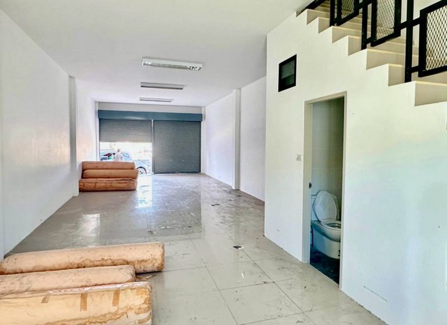 ให้เช่าอาคารพาณิชย์ 2 คูหา - ตึกใหม่ ทำเลทอง เมืองใหม่พระยาสัจจา ชลบุรี TP-C1506