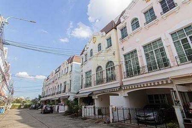  ทาวน์โฮม บ้านกลางเมือง ลูเซิร์น, สุขุมวิท 77 อ่อนนุช