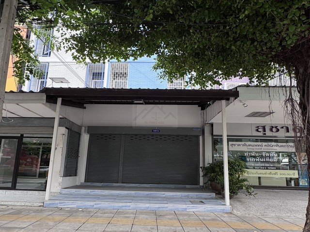 ให้เช่าอาคารพาณิชย์ 3.5 ชั้น 300 ตร.ม. ซอยพัฒนาการ 57/1 ติดถนนใหญ่ ใกล้ตลาดพัฒนาการ 