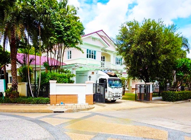 ให้เช่า-ขาย คฤหาสน์หรู 2 ชั้น 2 หลังใหญ่ ติดกัน พร้อมเฟอร์ บิ้วท์อินครบ  6นอน ตลาดถนอมมิตร เพลินนารี่มอลล์1.1 กม. MRTวัชรพล 2.1 กม. 