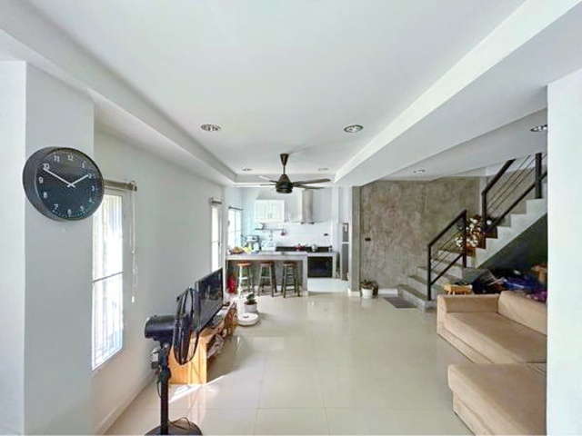 เช่าทาวน์เฮ้าส์ 2ชั้น หลังมุม 22ตร.วาพร้อมเฟอร์ ตลาดนิคมบางปู 3.6กม.กาญจนาภิเษก ลัลลี่วิลล์ ใหญ่มาก . 162ตร.ม. พร้อมเฟอร์บางส่วน