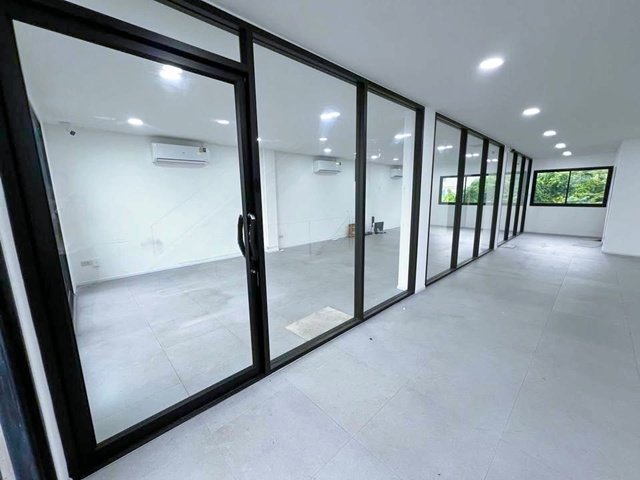 ให้เช่า-ขายสำนักงาน ออฟฟิศ 3.5 ชั้นรวมดาดฟ้า  50ตร.วา. BTS อุดมสุข 2.3กม.310ตร.ม. พณิชยการบางนา 1.5 กม 5นอน 5น้ำ เซ็นทรัล บางนา 1กม.