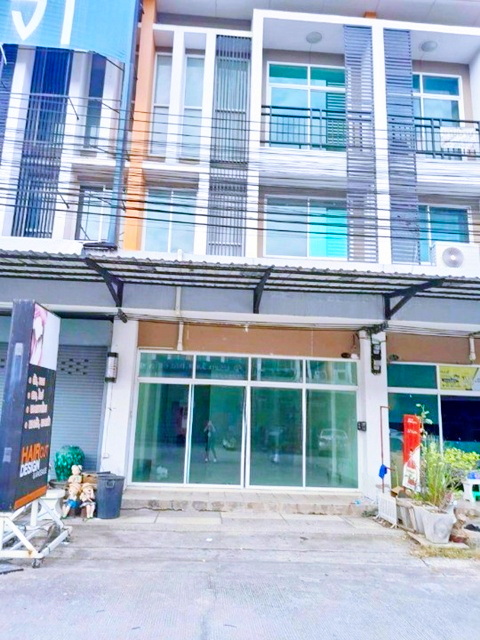 ลาดสวาย อำเภอลำลูกกา ตลาดเอซี คลองสี่ 2.2 กม.BTSคูคต 3.1กม. ให้เช่าทาวน์โฮม 3 ชั้น 19ตร.วา. 230ตร.ม. รร.สายไหม 2.4กม. 3นอน 3น้ำ  