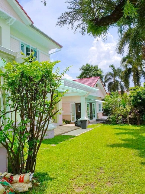  พลินนารี่มอลล์1.1 กม. 6นอน ตลาดถนอมมิตร MRTวัชรพล 2.1 กม. ให้เช่า-ขาย คฤหาสน์หรู 2 ชั้น 2 หลังใหญ่ ติดกัน  พร้อมเฟอร์ บิ้วท์อินครบ 