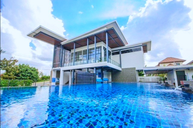 ตรงข้าม เซ็นทรัล เวสต์วิลล์ 100ม.5นอน ให้เช่าคฤหาสน์ 2 ชั้น 68ตร.วา.MRTบางยี่ขัน 4.7 กม.  288 ตร.ม. 6 แอร์ พร้อมเฟอร์ .3 น้ำ