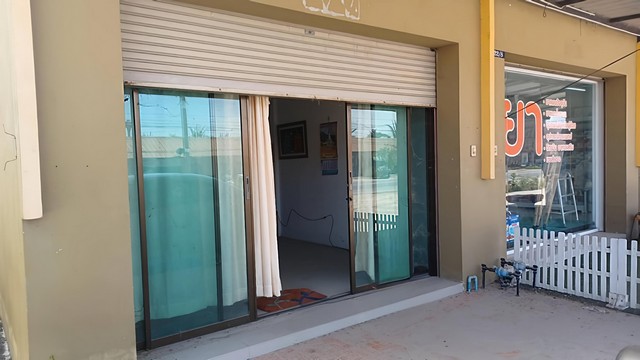 ขายตึกห้องมุมติดร้านขายยาที่เมอริเดียน 3 ชั้น ขนาด 19 ตารางวา 3 ห้องนอน 3 ห้องน้ำ 