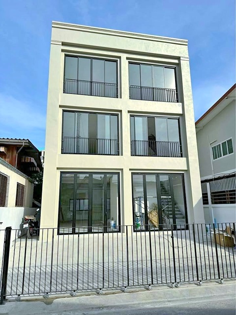  BTS อุดมสุข 2.3กม.เซ็นทรัล บางนา 1กม.ให้เช่า-ขายสำนักงาน ออฟฟิศ 3.5 ชั้นรวมดาดฟ้า  52ตร.วา. 312ตร.ม. พณิชยการบางนา 1.5 กม 5นอน 5น้ำ 