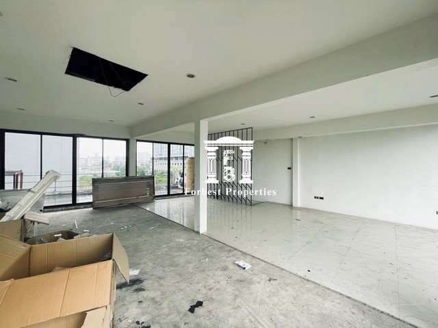 ขาย ขายอาคารสำนักงานติดพัฒนาการใกล้แยกคลองตัน ทำเลดีเหมาะทำธุรกิจ 2 คูหา ติดถนนพัฒนาการ,ใกล้ทางด่วน,Airport Link รามคำแหง , แยกพัฒ