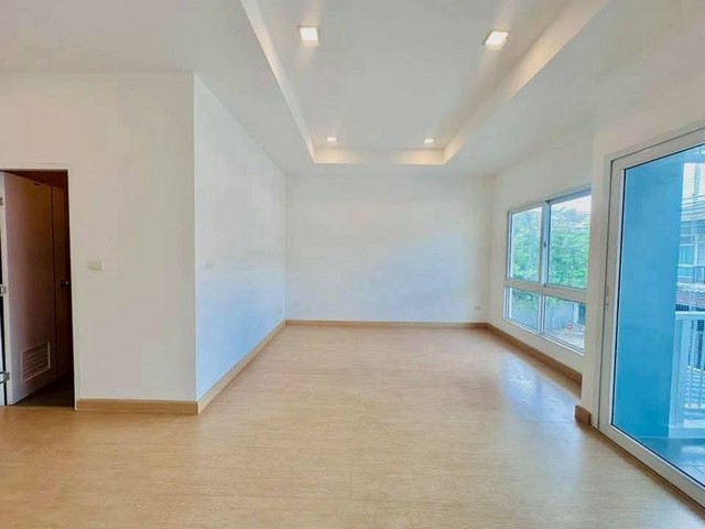 ขายทาวน์โฮม ศรีราชา บ้านฟรีโอน The Finest Town Sriracha ราคาถูก TP-H1518