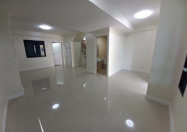 P980 ให้เช่า ทาวน์โฮม 3 ชั้น ขนาด 26.8 ตร.วา ดีไลท์ อารียา ลาดปลาเค้า 72 ออกซอยรามอินทรา 8 renovate ใหม่ 