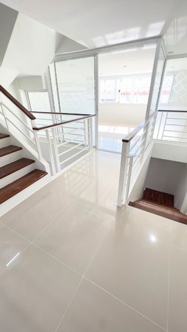 ให้เช่าทาวน์โฮม4ชั้นย่านนวมินทร์โพธิ์แก้วบางกะปิ  ใกล้เดอะมอลล์บางกะปิเลียบด่วน