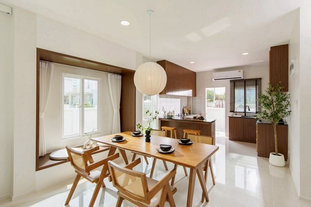 บ้านเดี่ยว 2 ชั้น สไตล์มินิมอล พร้อมสวนขนาดใหญ่ สันกำแพง