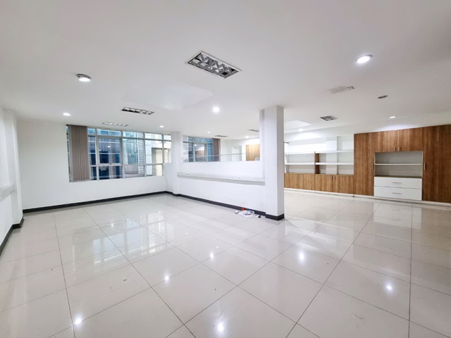 สุวรรณภูมิ พระจอมเกล้า 4ชั้น ติดถนนใหญ่ Airport Link ลาดกระบัง กิ่งแก้ว หน้ากว้าง 8ม.10จอดรถ  40ตรว. 512ตรม.