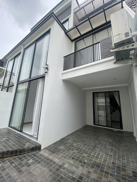 ขายทาวน์โฮม 3 ชั้น 22 ตรว. ซอยเอกมัย 22 ปรีดีพนมยงค์ 43 เขตวัฒนา รีโนเวทใหม่ทั้งหลัง