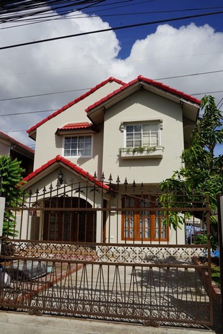 ให้เช่าบ้านเดี่ยว2ชั้นใกล้รร.นานาชาติสิงคโปร์และรร.นานาชาติฝรั่งเศส ย่านเลียบด่วน ทาวน์อินทาวน์ เหม่งจ๋าย พร้อมอยู่