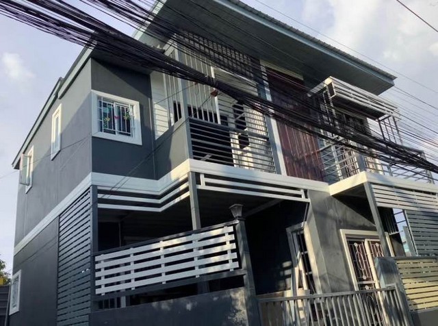 ให้เช่าบ้านเดี่ยวถนนกรุงเทพกรีฑา7 และถนนรามคำแหง 60 ใกล้เดอะมอลลบางกะปิ ซอยข้างตลาดมาร์เก็ตทูเดย์ 