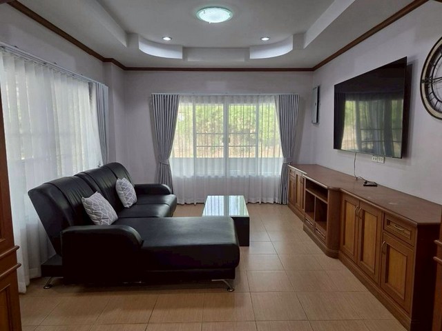 ให้เช่าพูลวิลล่า 2 ชั้น พื้นที่กว้าง  ข้างบ้านไม่ติดใคร สันกำแพง