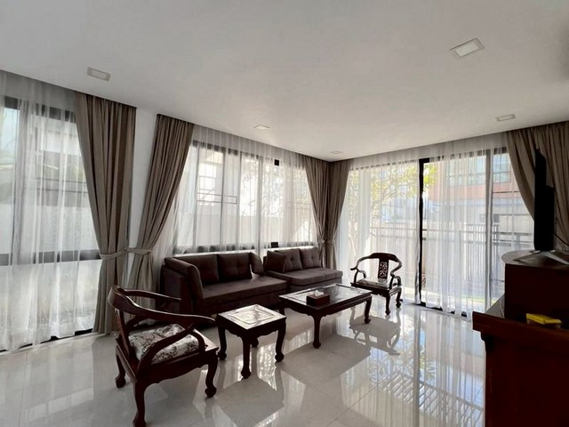 ให้เช่าพูลวิลล่าหรู ใจกลางเมือง ทำเลดี เฟอร์ครบ