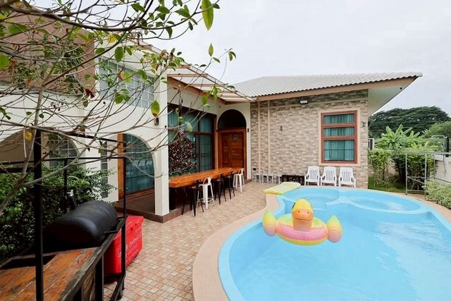 พูลวิลล่าหรู ราคาเพียง 11.9 ล้าน 116 ตรว. #สันพระเนตร #สันทราย บ้านเดี่ยวพูลวิลล่า 2 ชั้น + ชั้นลอย ทำเลเยี่ยม เดินทางสะดวก เข้าเมืองง่าย