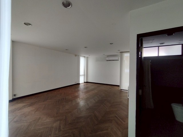 ให้เช่าบ้านเดี่ยวย่านอารีย์สระว่ายน้ำส่วนตัวใกล้ BTSอารีย์ 4 นอน6 น้ำ เหมาะสำหรับครอบครัวใหญ่ หรือโฮมออฟฟิศ