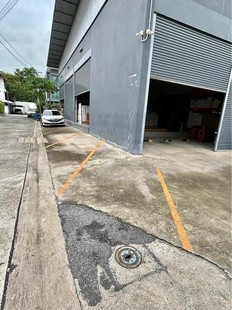 ให้เช่าโกดังพร้อมสำนักงาน พื้นที่รวม 420 ตรม. ซอยพัฒนาการ 38 ไฟฟ้า 3 เฟส 4 สาย เดินทางสะดวก ใกล้ทางด่วน ใกล้ซีคอนสแควร์