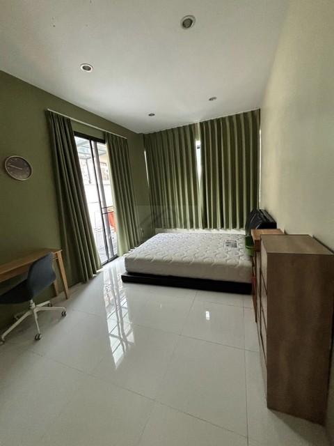 P993 ให้เช่าบ้านเดี่ยว 2 ชั้น 98 ตรว. 5 ห้องนอน โชคชัย 4 ซอย 32 ลาดพร้าว เลียบด่วน พร้อมเฟอร์นิเจอร์ ใกล้ทางออกถนนเลียบด่วน รามอินทรา