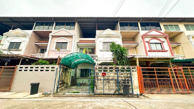 ทาวน์เฮ้าส์ 2 ชั้น มีดาดฟ้า หมู่บ้านเพชรหรรษา ซอยเพชรเกษม 112 ราคาถูก