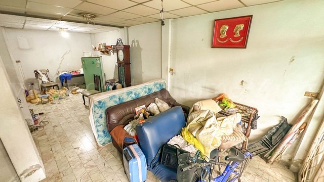 ทาวน์เฮ้าส์ 2 ชั้น มีดาดฟ้า หมู่บ้านเพชรหรรษา ซอยเพชรเกษม 112 ราคาถูก