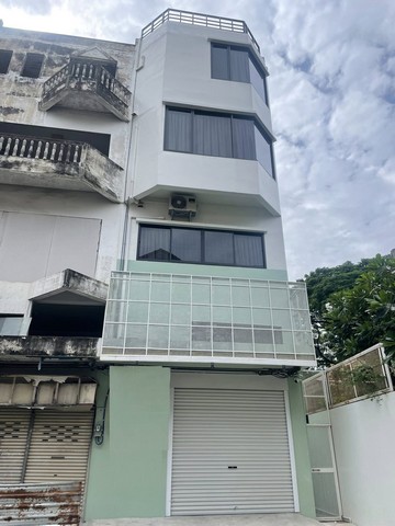  ให้เช่าอาคาร 4 ชั้นพื้นที่ใช้สอย250 ตร.ม   3 ห้องนอน  3.5 ห้องน้ำ ทำเลพระราม 9 ซอย 13