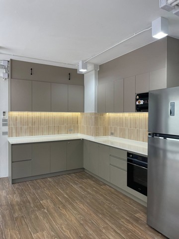 ให้เช่าอาคาร 4 ชั้นพื้นที่ใช้สอย250 ตร.ม   3 ห้องนอน  3.5 ห้องน้ำ ทำเลพระราม 9 ซอย 13