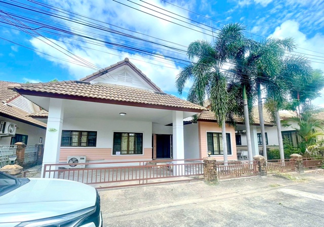 โลตัส ระยอง คฤหาสน์ พร้อมเฟอร์ 3นอน แยกทับมา ให้เช่า 84ตร.วา.284ตร.ม. ตลาดสวนมุก 4กม. รร.อัสสัมชัญระยอง 3.9 กม. เลี่ยงเมืองระยอง 