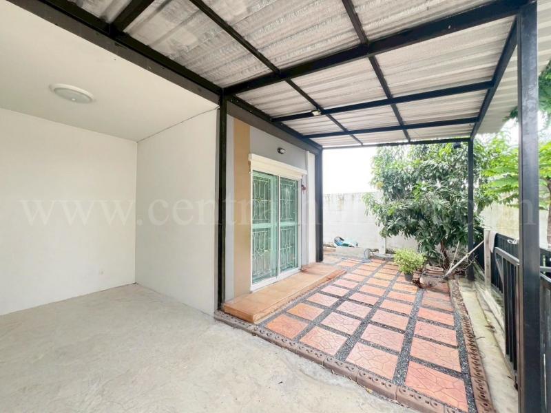 P1 ทาวน์โฮม หมู่บ้าน ไลโอ บลิสซ์ รังสิต - คลองหลวง หลังมุม