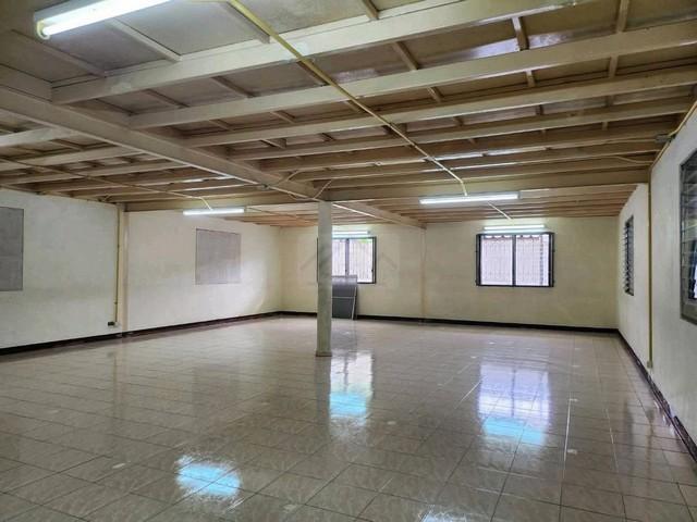 ให้เช่าโกดังพร้อมออฟฟิศ1,176 ตร.ม. ย่านนาคนิวาส ลาดพร้าว71โชคชัย4สตรีวิทย์2เลียบด่วน