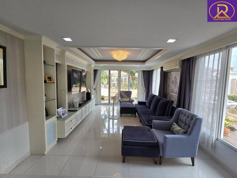 ขายบ้านเดี่ยวบางแสน หลังใหญ่ Type A หัวมุม ใกล้สวน ฟิตเนส สระว่ายน้ำ หมู่บ้านแกรนด์มณีรินทร์ สามมุข-บางแสน  ต.แสนสุข อ.เมืองชลบุรี จ.ชลบุรี