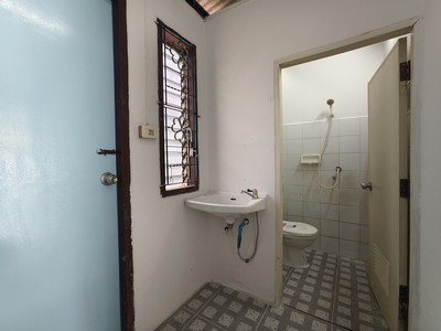 ขายด่วน! บ้านเดี่ยว 2 ชั้น โครงการเอื้ออาทร รังสิต-คลอง 3 | 2 ห้องนอน เหมาะทั้งอยู่เองและลงทุน ค่าเช่าสูง ผลตอบแทนกว่า 6% คุ้มค่าหายาก!