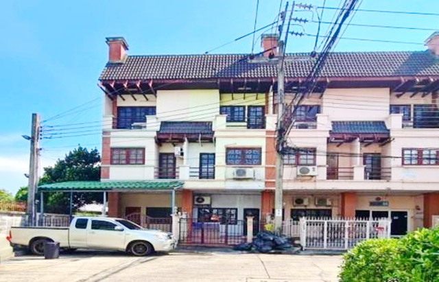 นวมินทร์ 500 ม. 4 นอน  นวมินทร์ 131-141 ไทวัสดุ ติดถนนใหญ่ ให้เช่า-ขายทาวน์เฮ้าส์ 3 ชั้น 24ตร.วา. 274ตรม. 2แอร์   ทำเลดี  3 น้ำ