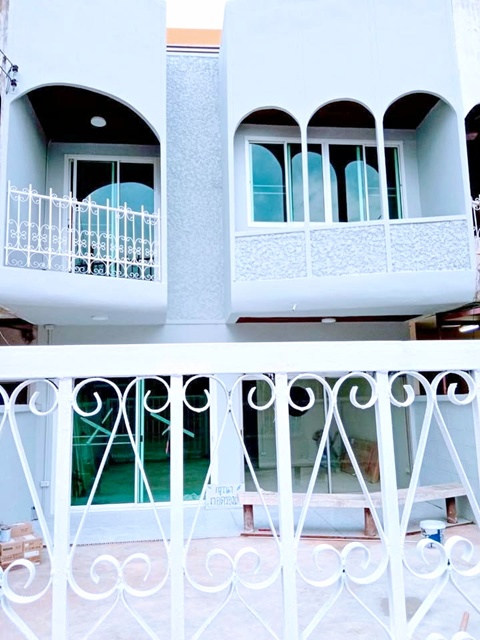 ทองหล่อ4กม พัฒนาการ 20-25 อ่อนนุช17 3 นอน ไม่เคยอยู่ ให้เช่าทาวน์เฮาส์ 2 ชั้น  BTS เอกมัย 4.3กม. 36ตร.วา. 286ตร.ม.รีโนเวทใหม่  2 น้ำ