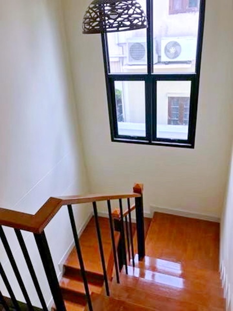 ซ.นิมิตใหม่ 14-22  เปิดซิง! ให้เช่าคฤหาสน์  2 ชั้น 89 ตร.วา..4นอน MRT สุวินทวงศ์ 2.9 กม.  3 น้ำ  รพ.นวมินทร์ 3.6 กม.  ตลาดมีนบุรี 2 3 กม.