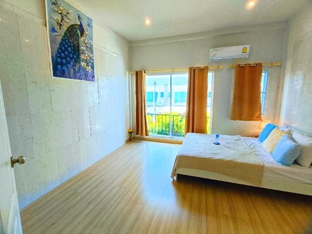 วงแหวน ปิ่นเกล้า พระราม 5 บางกรวย ตลาดนัดลุงออม 349ม.  ให้เช่าทาวน์โฮม 2 ชั้น 20 ตร.วา. 160 ตร.ม.