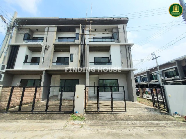 ขายทาวน์โฮม ดิ แอมเบียนซ์ พหลโยธิน - สายไหม 53 หลังมุม 33 ตร.ว. ซอยสายไหม53 บ้านสวย หันหน้าไปทางทิศเหนือ