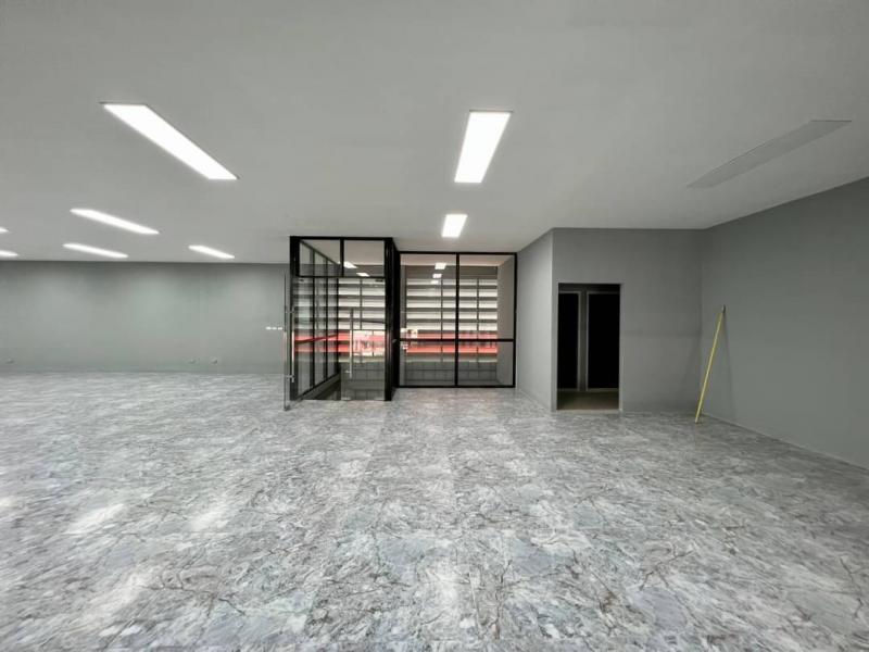 โกดัง สำนักงาน ขนาด 1,400 ตร.ม. ติดทางด่วน รามอินทรา