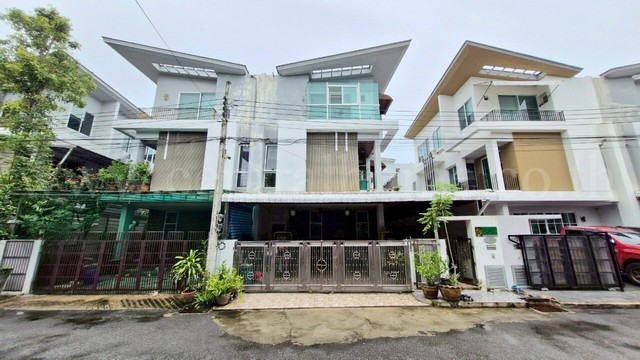 บ้านแฝด 3 ชั้น แกรนด์ ไอ - ดีไซน์ วิภาวดีฯ โครงการติดถนนวิภาวดีขาออก