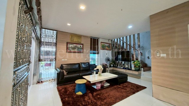 บ้านแฝด 3 ชั้น แกรนด์ ไอ - ดีไซน์ วิภาวดีฯ โครงการติดถนนวิภาวดีขาออก