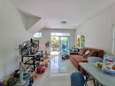 ขายด่วน ทาวน์เฮ้าส์ 2 ชั้น คาซ่า ซิตี้ Casa City ดอนเมือง เนื้อที่ขนาด 25.20 ตารางวา 3ห้องนอน 2ห้องน้ำ หลังมุม ติดสวน ถนนเมน เดินทางสะดวก