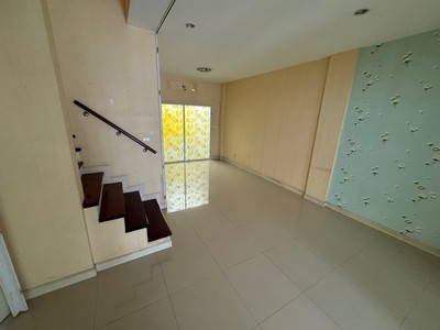 ขายด่วน ถูกที่สุด ทาวน์เฮ้าส์ 3ชั้น ม.ชวนชื่นโมดัส เซนโทร แจ้งวัฒนะ เนื้อที่ขนาด 20ตร.วา 3นอน 3น้ำ เดินทางสะดวก ใกล้เมืองทองธานี