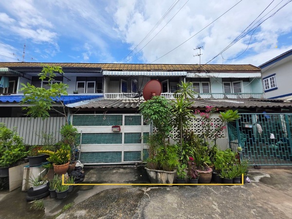 ขาย ทาวน์เฮ้าส์ 2 ชั้น 21 ตร.ว. ม.นครหลวงนิเวศน์ ซอยลาดปลาเค้า 4 ทำเลดีมาก ราคาดี 