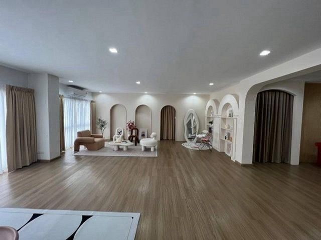 ให้เช่าโฮมออฟฟิศ 3 ชั้น 80 ตรว. ซอยเสรี 8 ใกล้ The nine จดทะเบียนบริษัทได้ (อาคารเปล่าไม่มีเฟอร์)