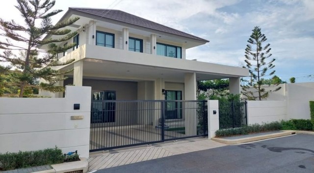 ขายบ้านเดี่ยวหลังใหญ่ 2 ชั้น หมู่บ้านมณีรินทร์ ไพรเวซี่ บางพระ ชลบุรี FP-H01007 