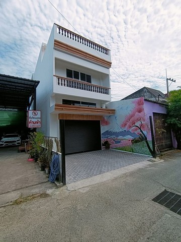 ขายอาคารพาณิชย์บ้านสวน ชลบุรี เขตแหล่งชุมชน รีโนเวทใหม่ทั้งหลัง FP-B01001