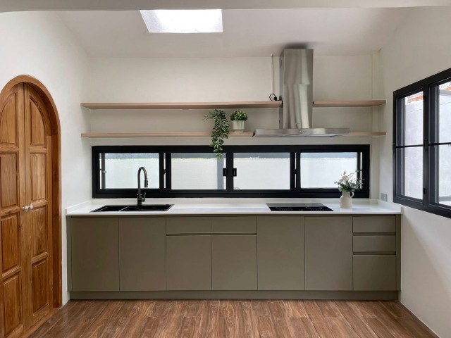 ให้เช่าโฮมออฟฟิศ4ชั้น ถนนพระราม9 แอร์5เครื่องเฟอร์นิเจอร์บางส่วน มี3ห้องนอน3ห้องออฟฟิศ 3ห้องน้ำ ราคาเช่า50,000บาท